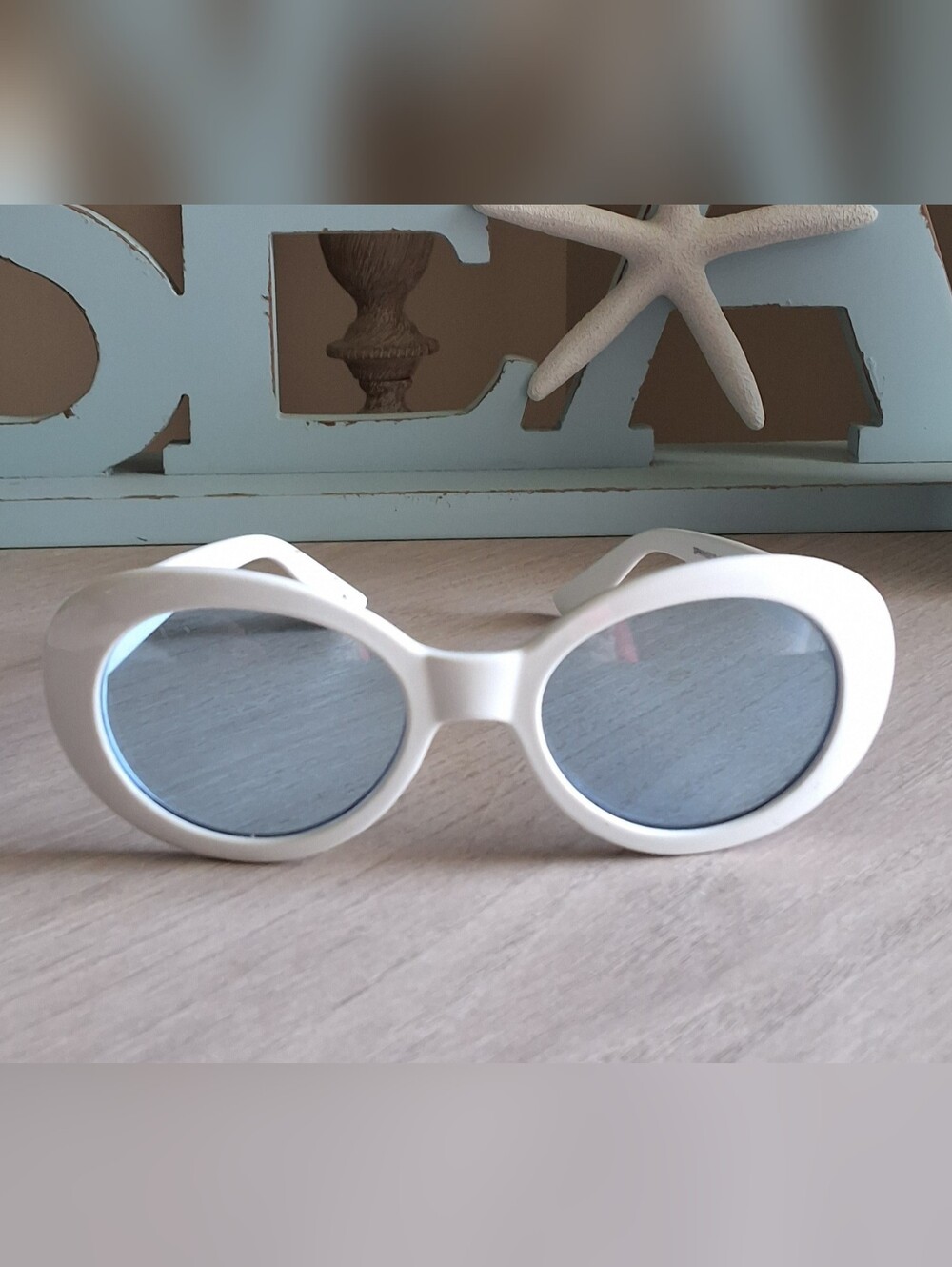 Robin Ruth Savannah White Oval Retro Sunglasses Blue Lenses UV400- NWOT